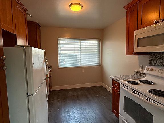 3rd image of 561 Elm St APT 2