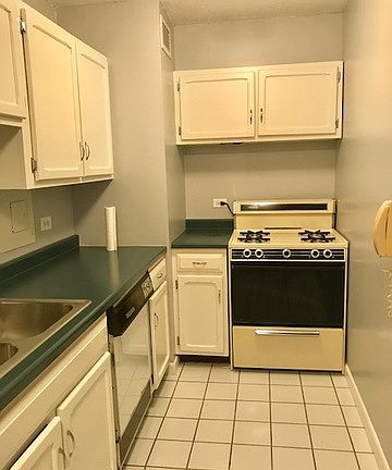 4th image of 2222 S Stewart Ave #2