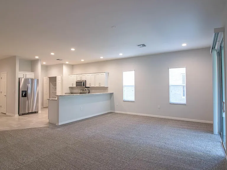 1097 Grantham Dr — Photo 9