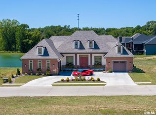 4462 N Paddington Cir, Bettendorf, IA 52722