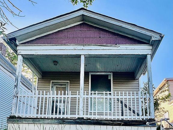 3rd image of 4557 Newport Ave