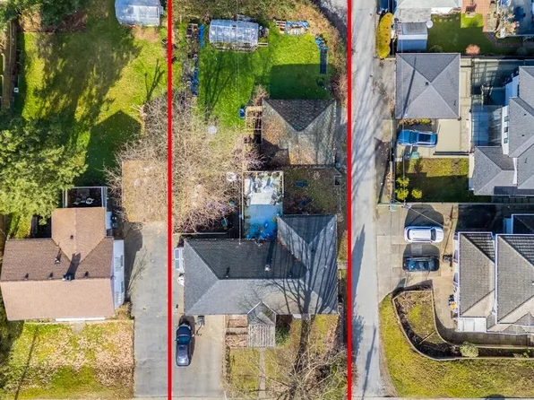 4857 Buxton St, Burnaby, BC V5H 1J2