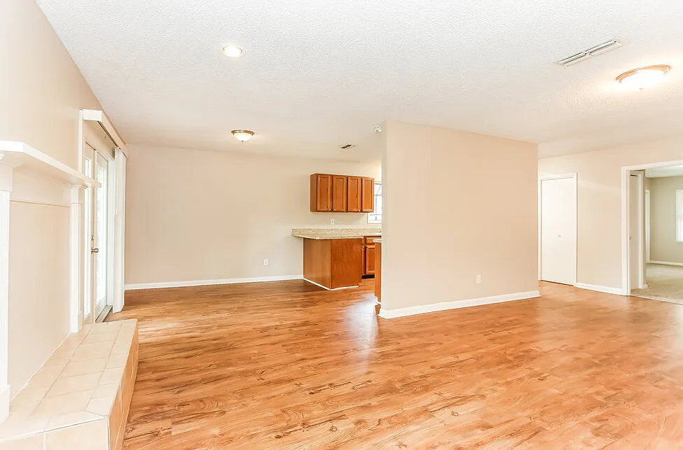 3 bed, 2.0 bath, 1476 sqft, $1,750 — Photo 4