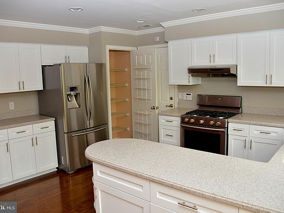 4th image of 21 Brixham Ct