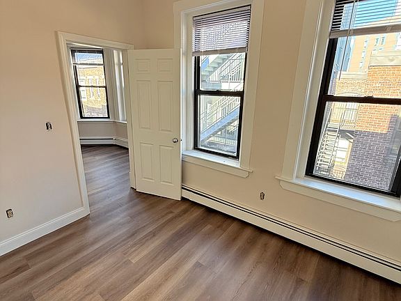 3rd image of 71 Westland Ave APT 403