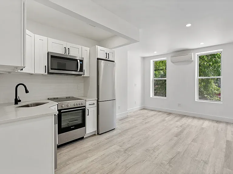 817 9th Ave #2S — Photo 4