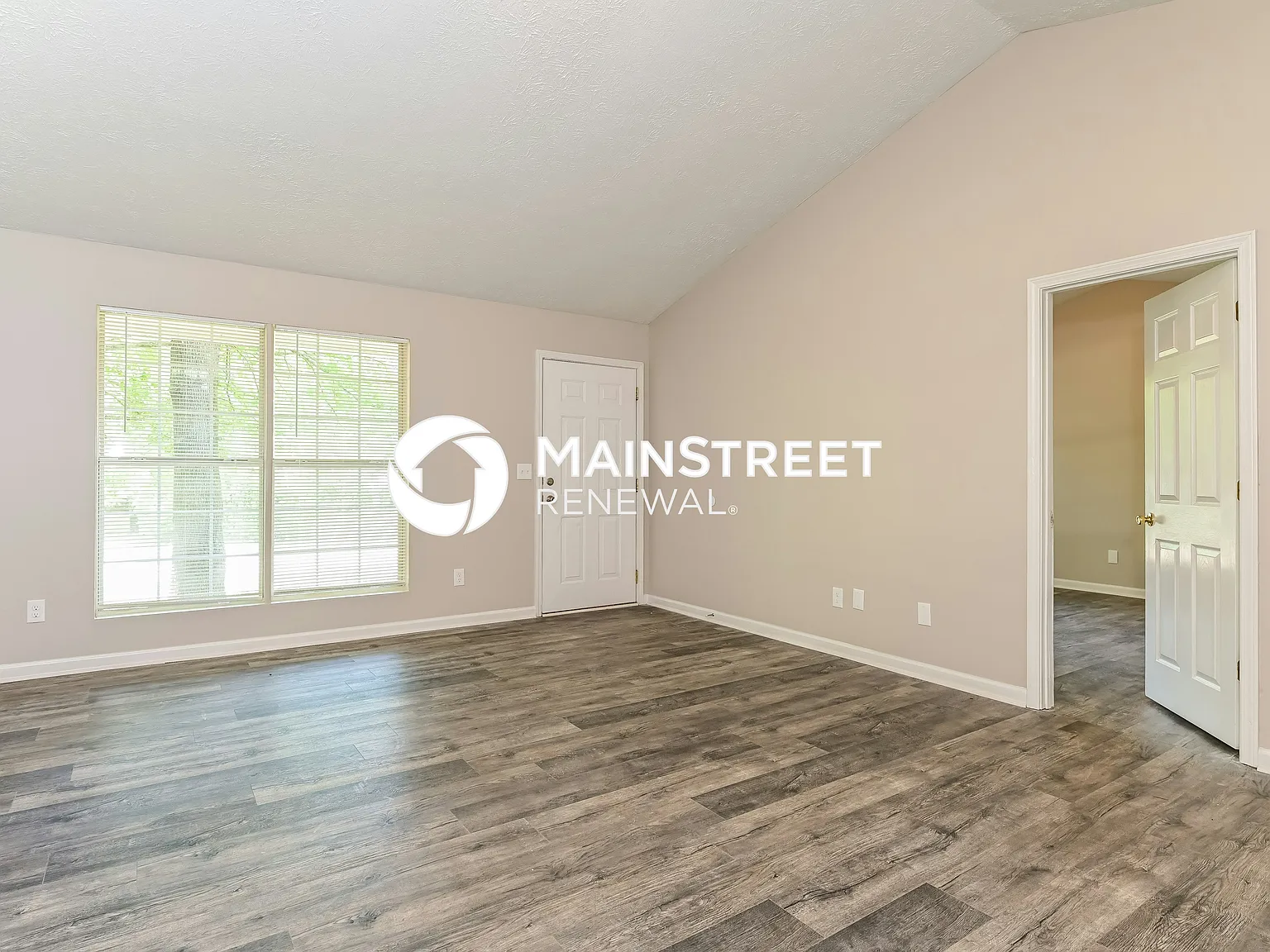 107 Live Oak Dr — Photo 2