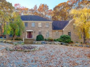5 Lookout Dr, Ledgewood, NJ 07852
