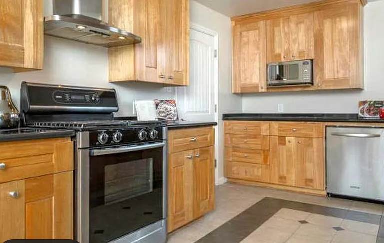 648 Redwood Ave — Photo 3