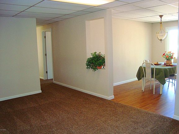 5th image of 418 W Galvin St