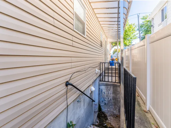 130-16 Inwood Street image 37 of 41