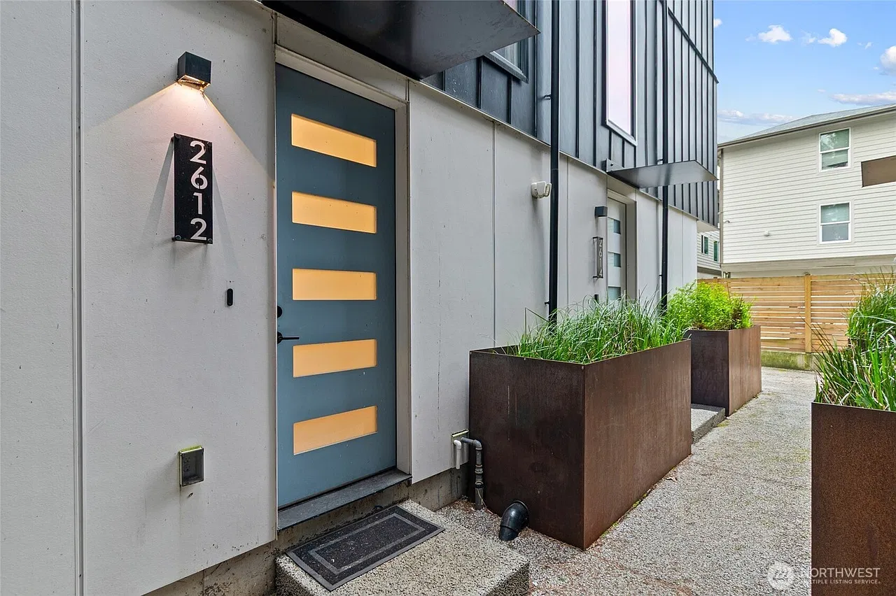2 bed, 1340 sqft, $3,600 — Photo 2