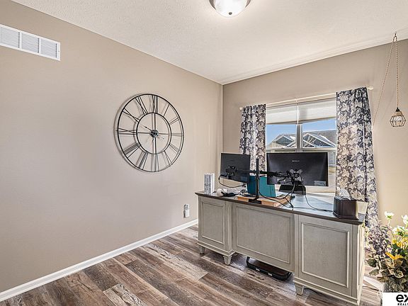2nd image of 16914 Glenn Cir