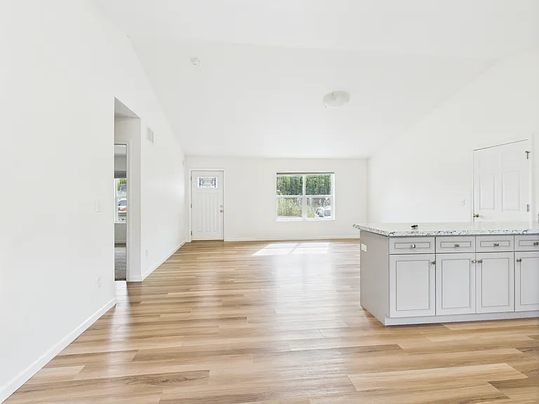1771 Dallas Dr — Photo 3