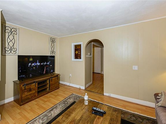 3rd image of 422 East Ave