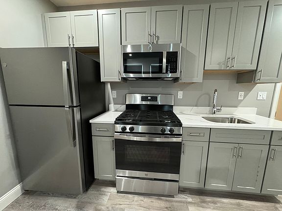 5th image of 55 Walnut Ave #306