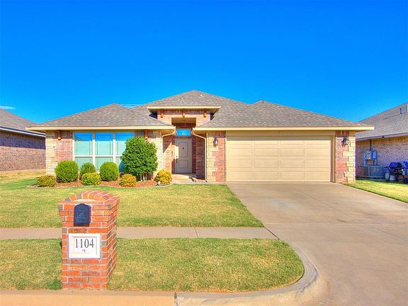 3rd image of 1104 Hickory Creek Dr