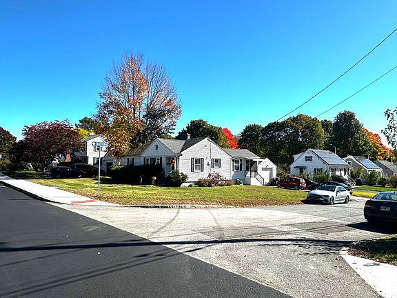 5th image of 132 Maple St