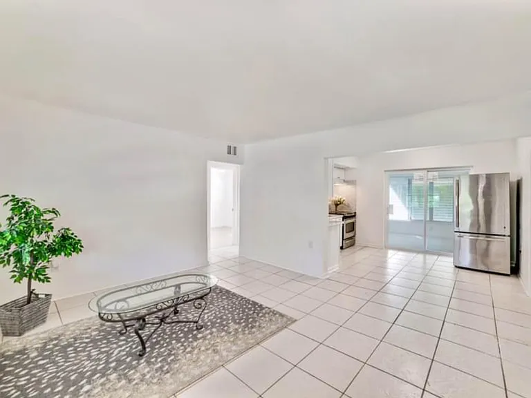 7313 Royal Palm Dr — Photo 5