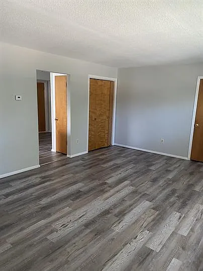 705 Hollycrest Dr. - Apt 4 — Photo 2