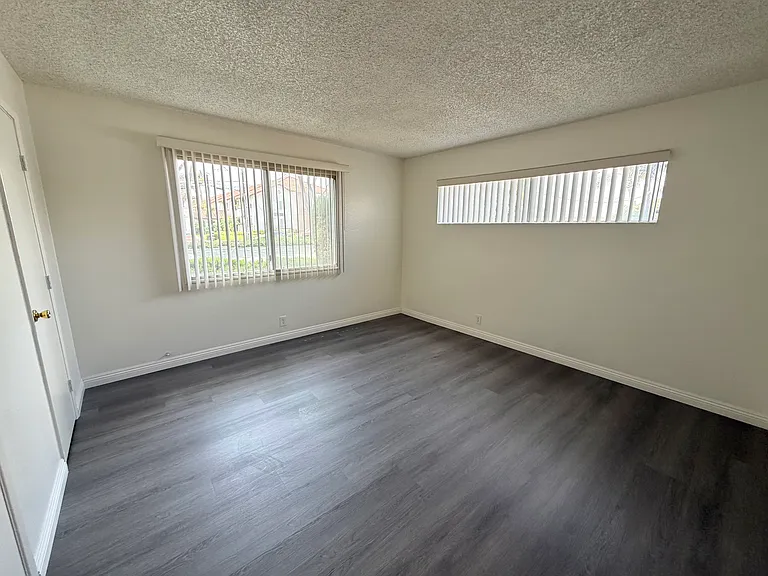 6401 Lincoln Ave — Photo 9