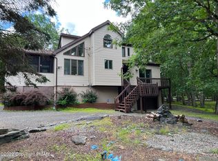 141 Saunders Dr, Bushkill, PA 18324