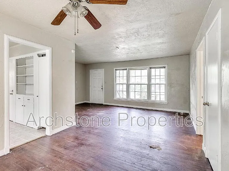 1614 SW 41st St — Photo 14