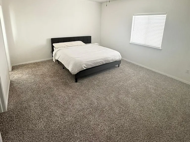 12808 Luis Cortinas — Photo 8