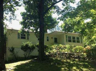 25 Edgemere Rd, Livingston, NJ 07039