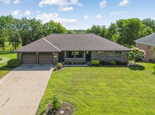 638 5th St SW, Dyersville, IA 52040