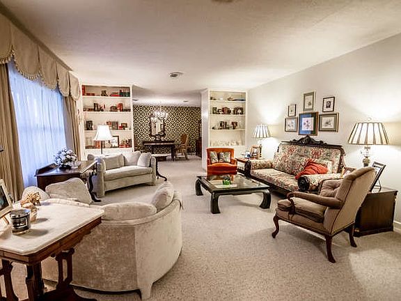 4th image of 255 E Caldwood Dr