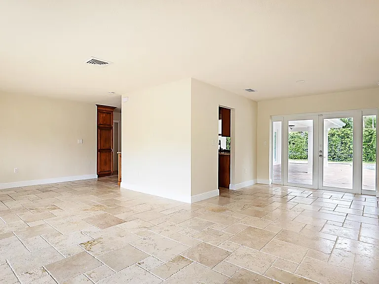 5110 NE 30th Ave — Photo 8