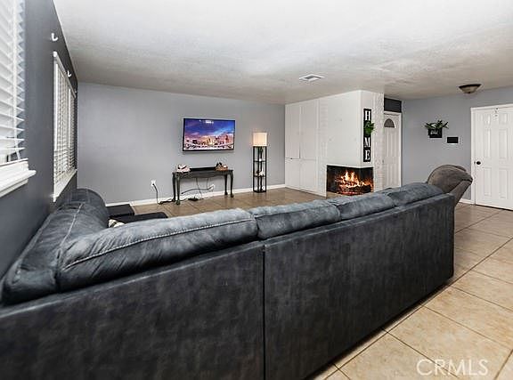 4th image of 1291 E 38th St