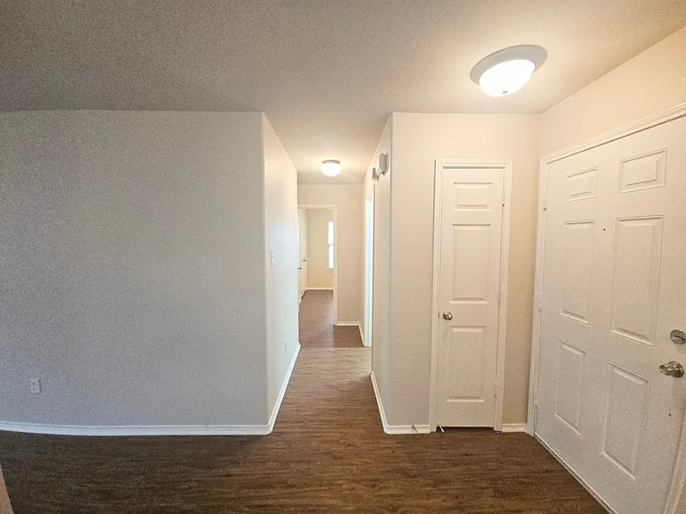 2404 Clairborne Dr — Photo 10