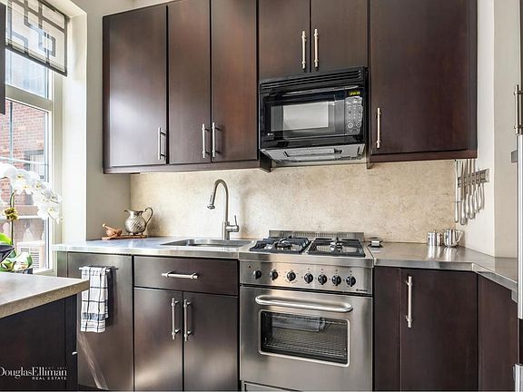 4th image of 465 W 23rd St APT 17D