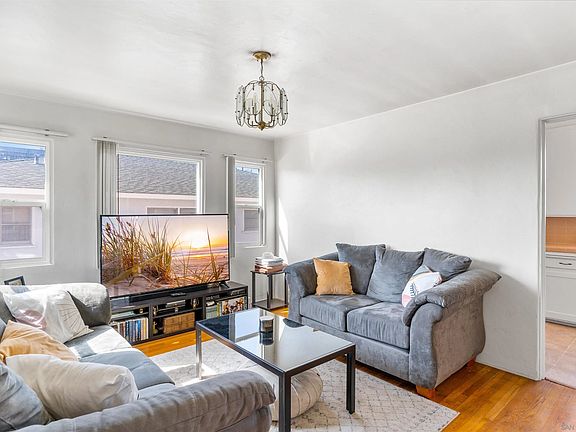 4th image of 218 Del Mar Ave