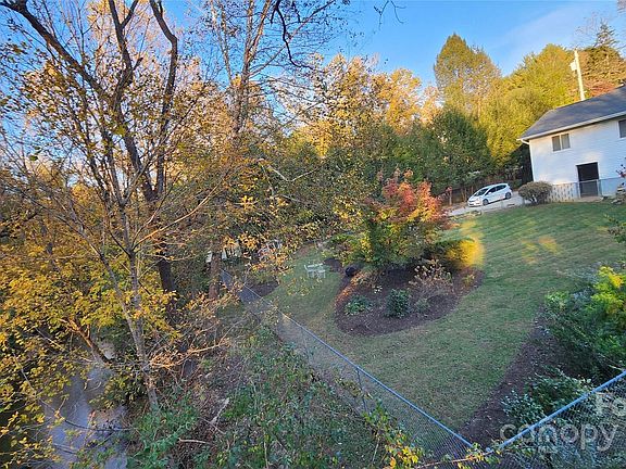 5th image of 331 Eastover Cir