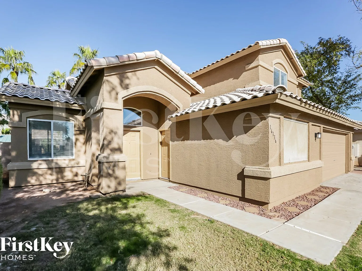 5 bed, 2.5 bath, 1993 sqft, $2,190 — Photo 2