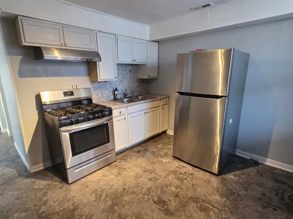 2704 E 77th St, Chicago, IL