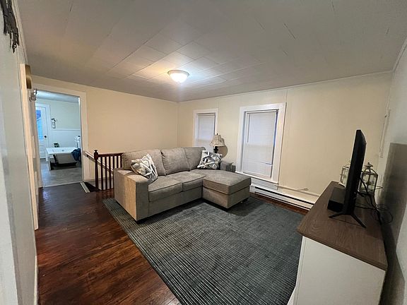 3rd image of 4 Cottage Pl #2