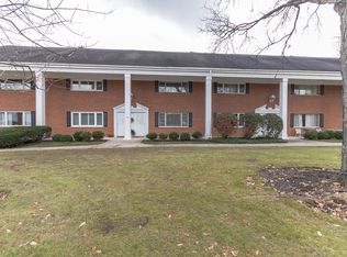 1303 Chanticleer Ln #1303, Hinsdale, IL 60521