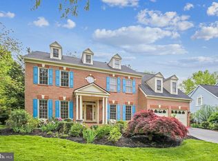 8656 Oak Chase Cir, Fairfax Station, VA 22039