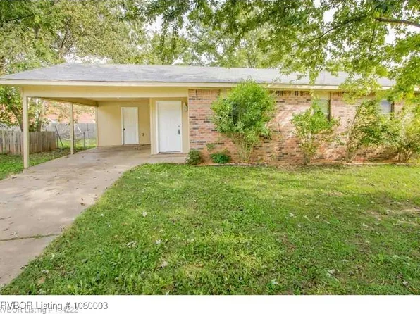 1330 Bon Air St, Van Buren, AR 72956