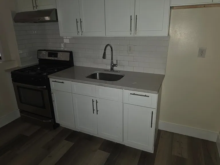 358-360 S Orange Ave #2R — Photo 5