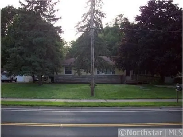 2027 English St N, Maplewood, MN 55109