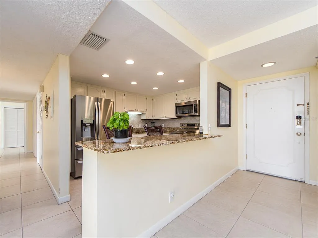 2 bed, 2.0 bath, 1409 sqft, $5,750 — Photo 2