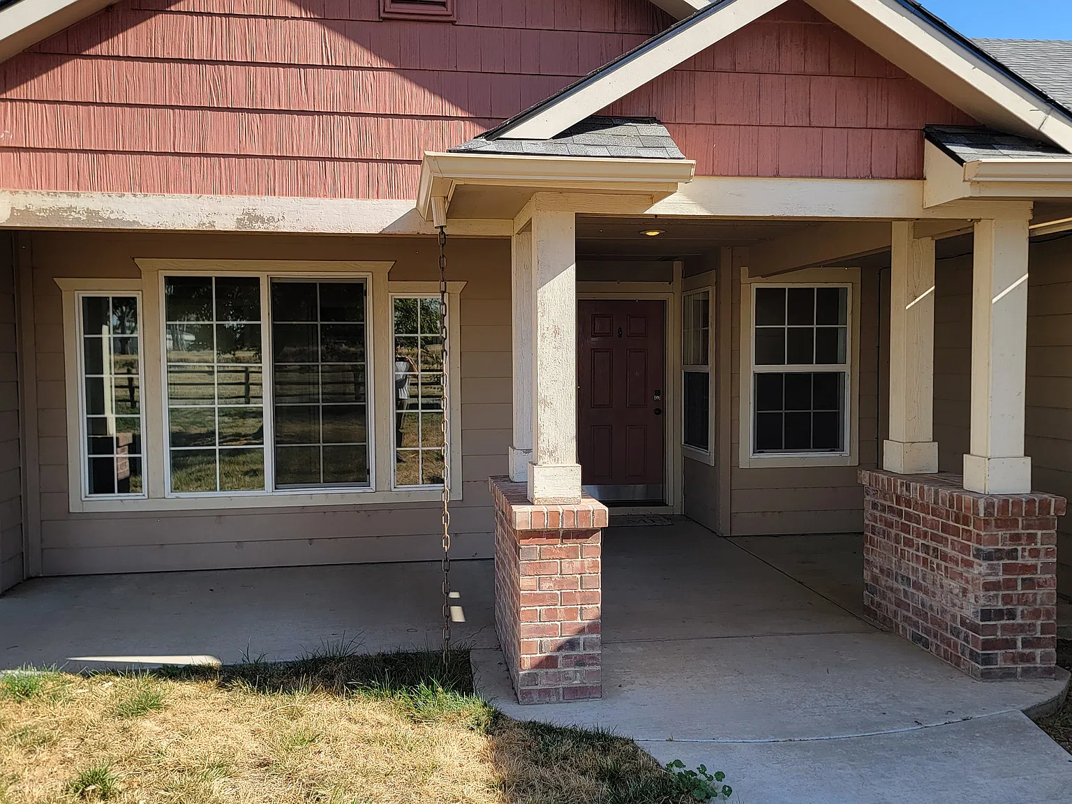 4 bed, 2057 sqft, $2,500 — Photo 2