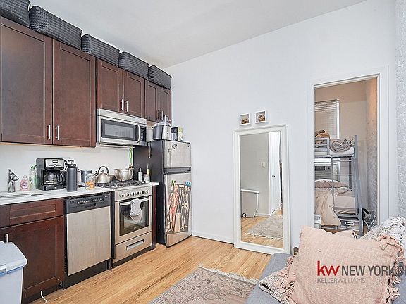 3rd image of 120 Macdougal St APT 24