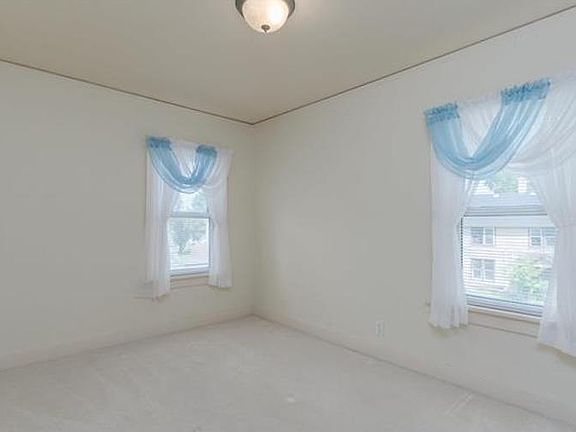 5th image of 422 W Minckler St