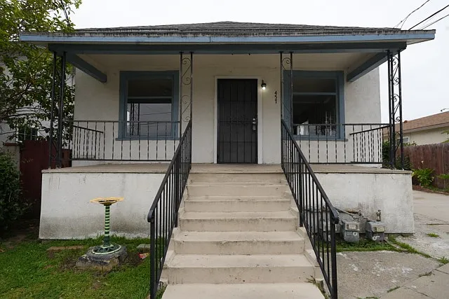 457 W Sepulveda St — Photo 1